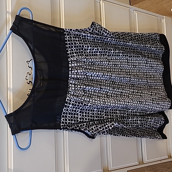 Mesh Shoulder Black and White Pattern Tank - Picture 3 of 3